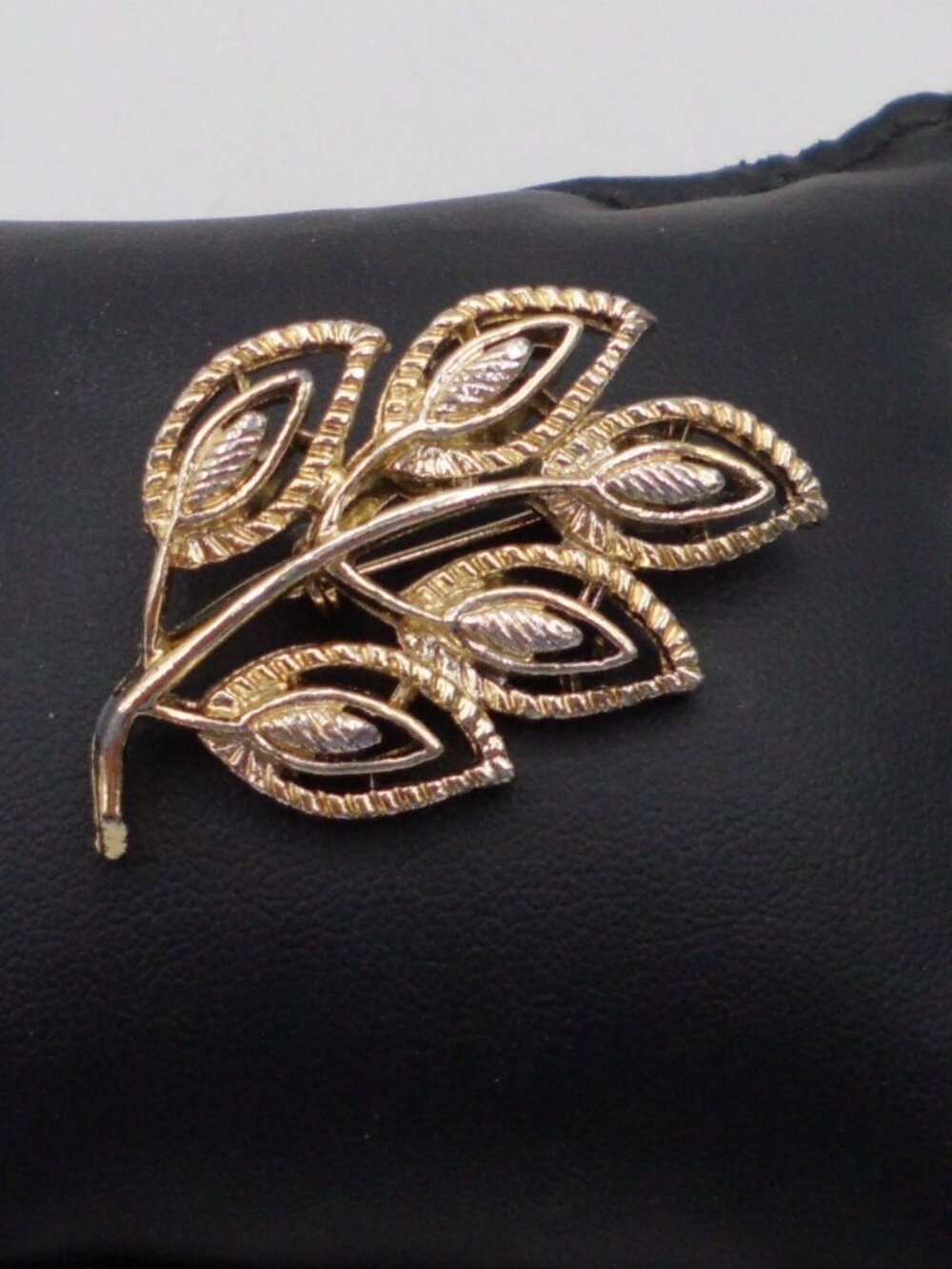 Vtg Gerrys Signed Gold Tone Leaf Leaves Cluster Branch Textured Brooch Pin